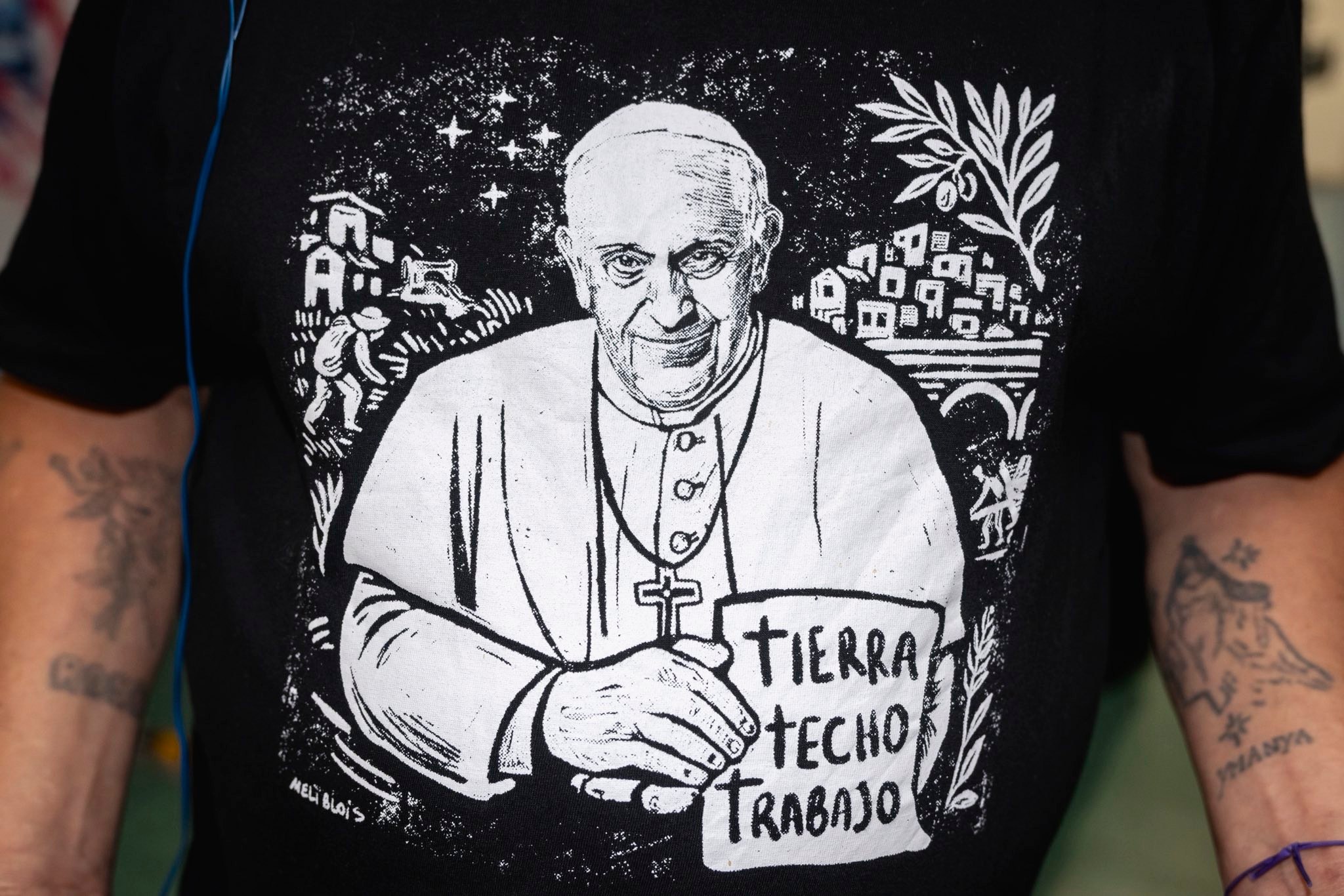 Camiseta_papa_Francisco_Tierra_Techo_Trabajo.jpg