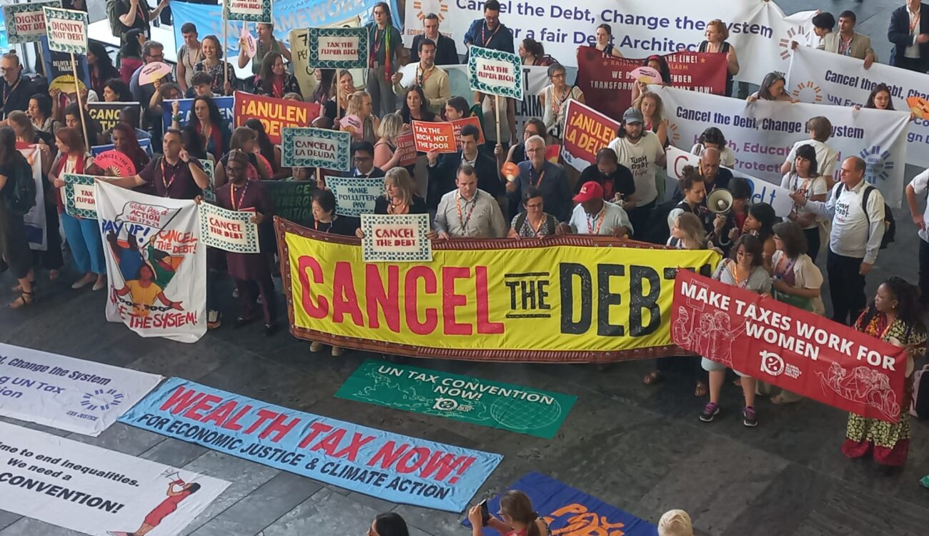 Misa de la creación en Sevilla manifestación_cancelar_la_deuda.jpeg