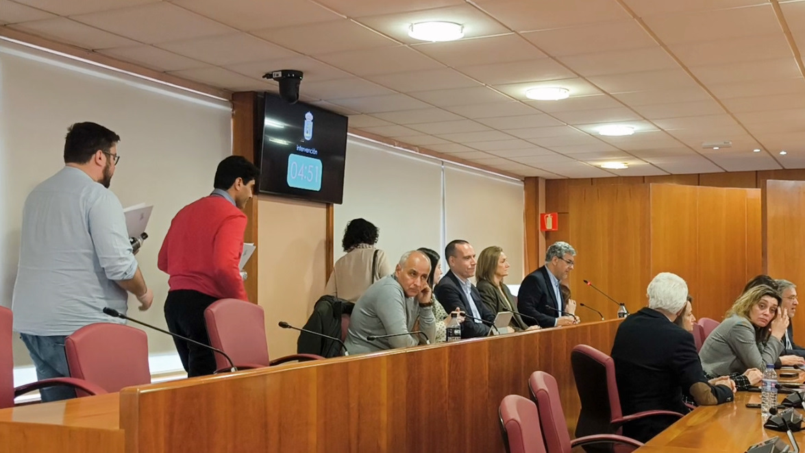 Grupo_Municipal_do_BNG_abandonando_o_Pleno_de_Vigo.jpg