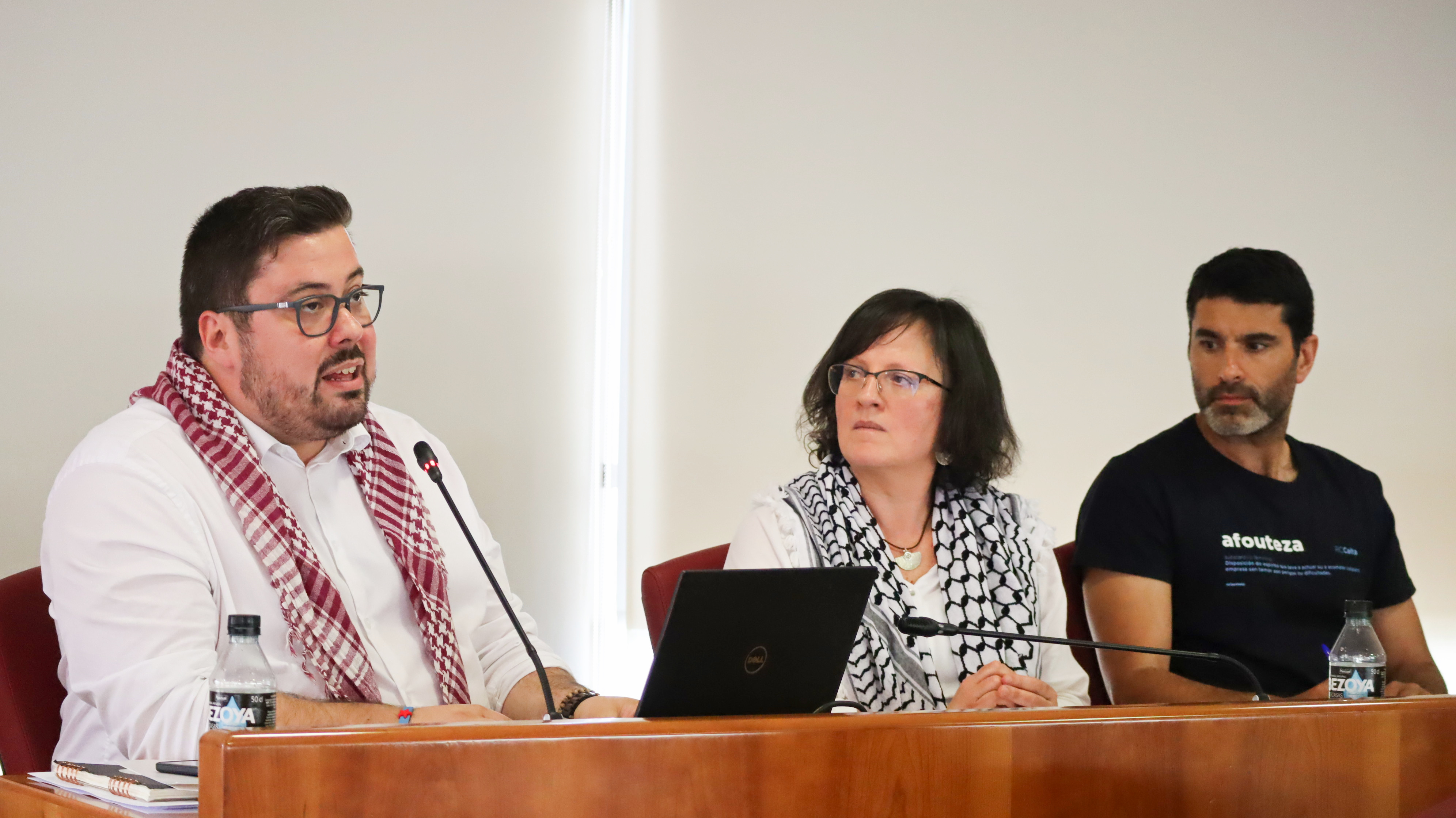 Xabier_P_Igrexas__Ana_Martínez_e_Filipe_Abalde_no_Pleno_de_Vigo.jpg