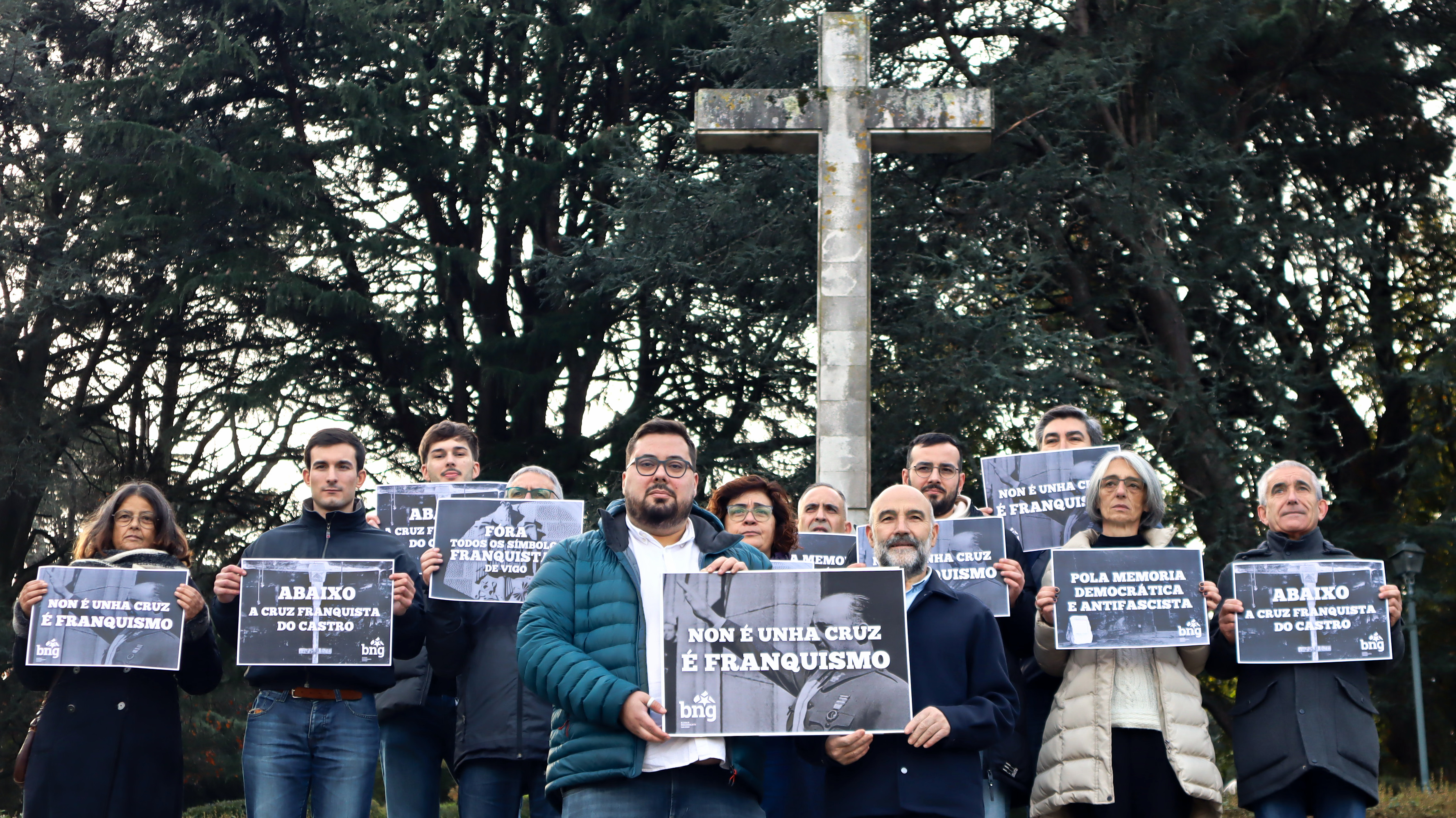 Foto_Acción_BNG_cruz_franquista_Castro.jpg