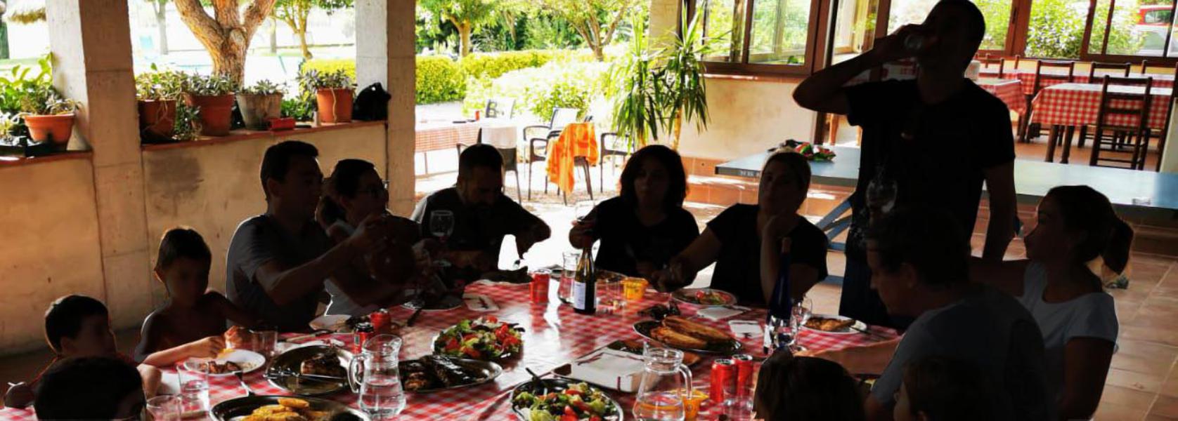 comida en la barbacoa de can micos